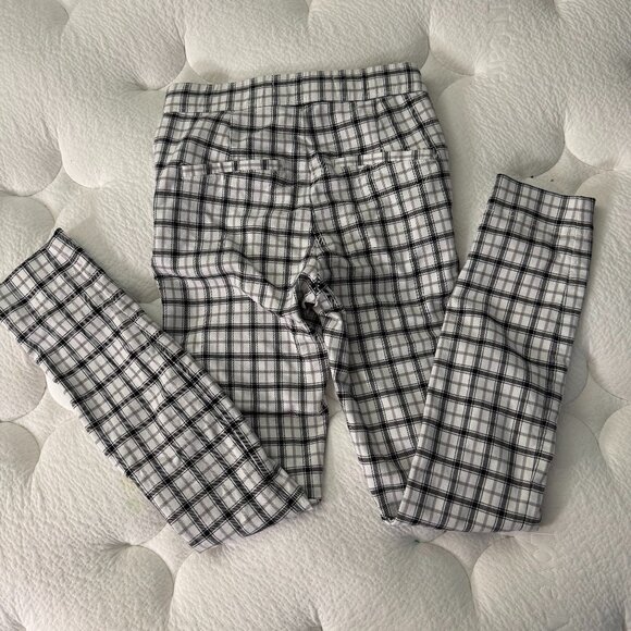 15 Hollister High Waist Wide Leg Plaid Trousers with Pleating and Pockets - Picture 5 of 5